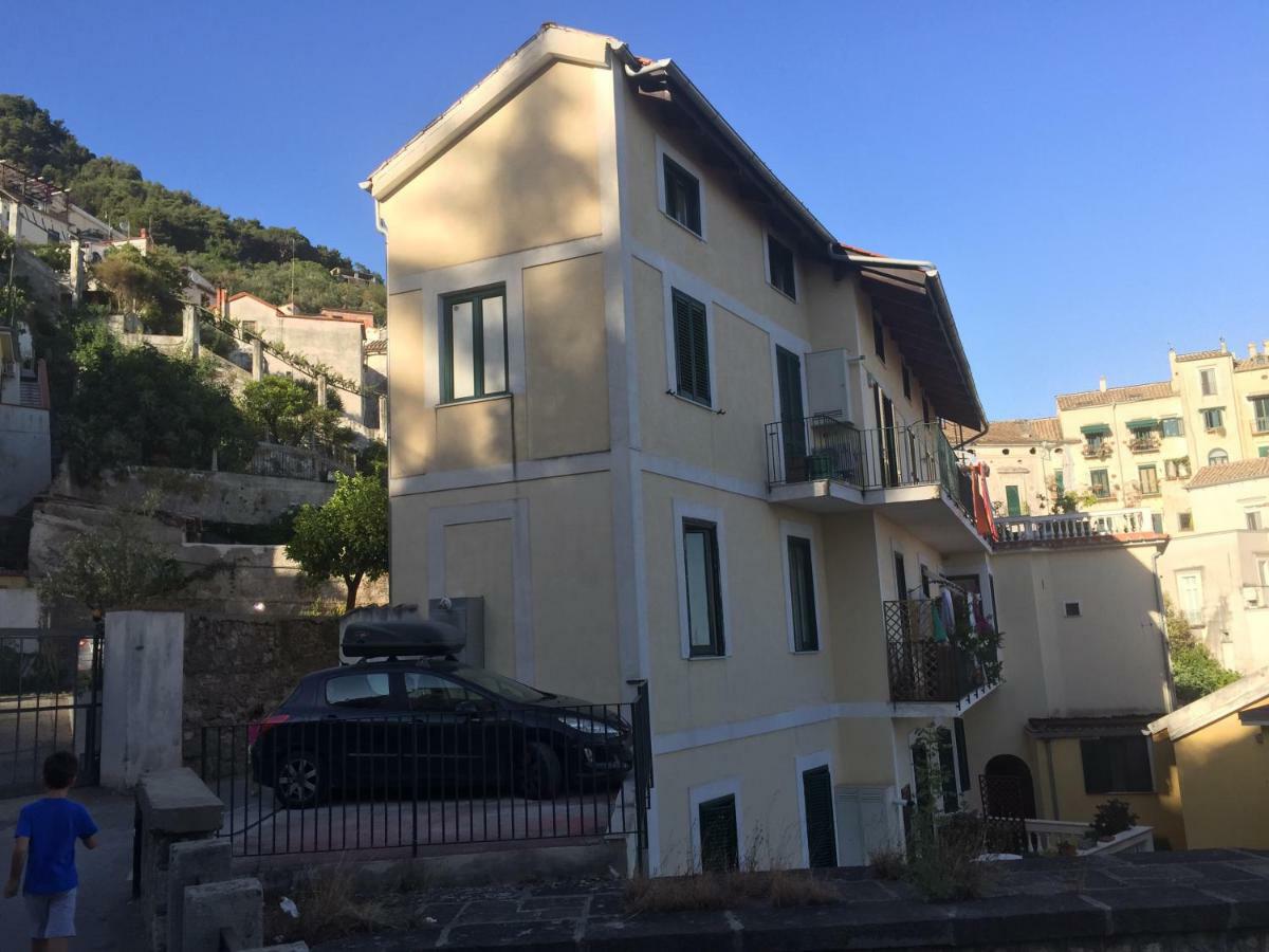 Fronte Al Porto Leilighet Salerno Eksteriør bilde