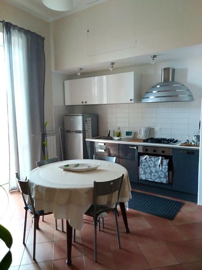 Fronte Al Porto Leilighet Salerno Eksteriør bilde