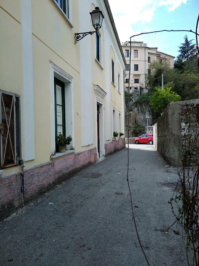 Fronte Al Porto Leilighet Salerno Eksteriør bilde