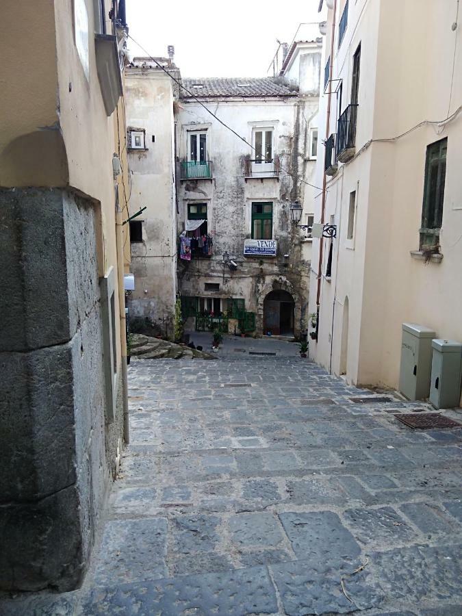 Fronte Al Porto Leilighet Salerno Eksteriør bilde