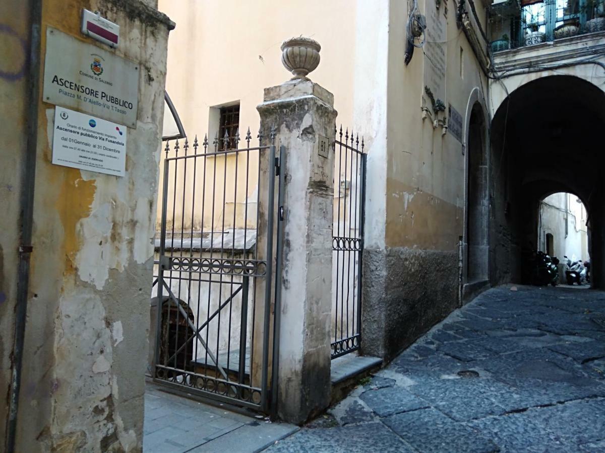 Fronte Al Porto Leilighet Salerno Eksteriør bilde