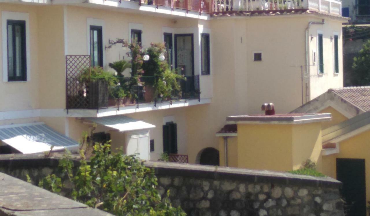 Fronte Al Porto Leilighet Salerno Eksteriør bilde