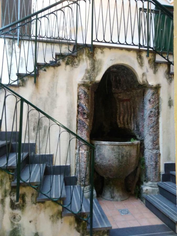 Fronte Al Porto Leilighet Salerno Eksteriør bilde